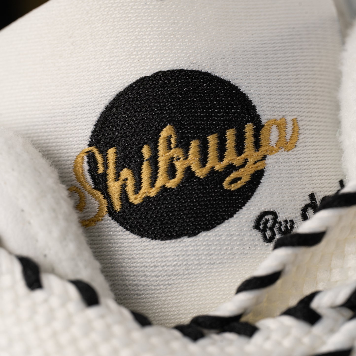 Shibuya Retro White & Black