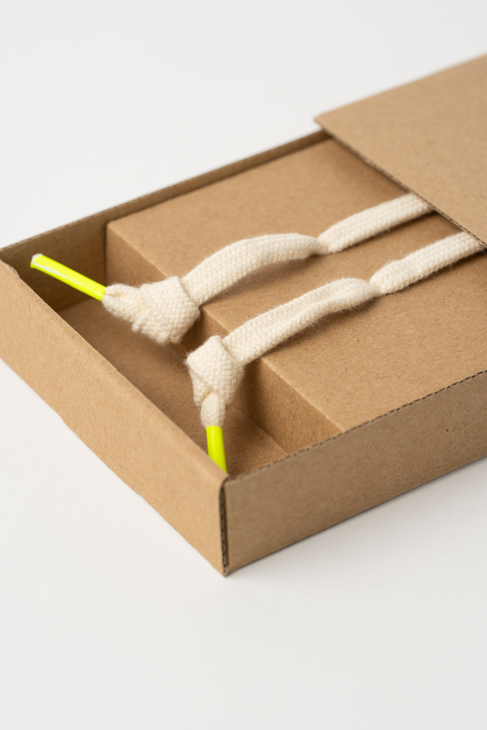 CORDÓN DADA OFF WHITE FLUOR