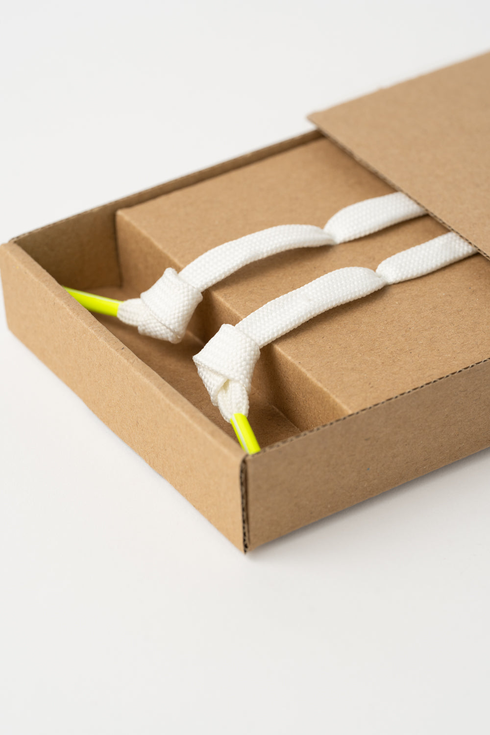 CORDÓN DADA WHITE FLUOR