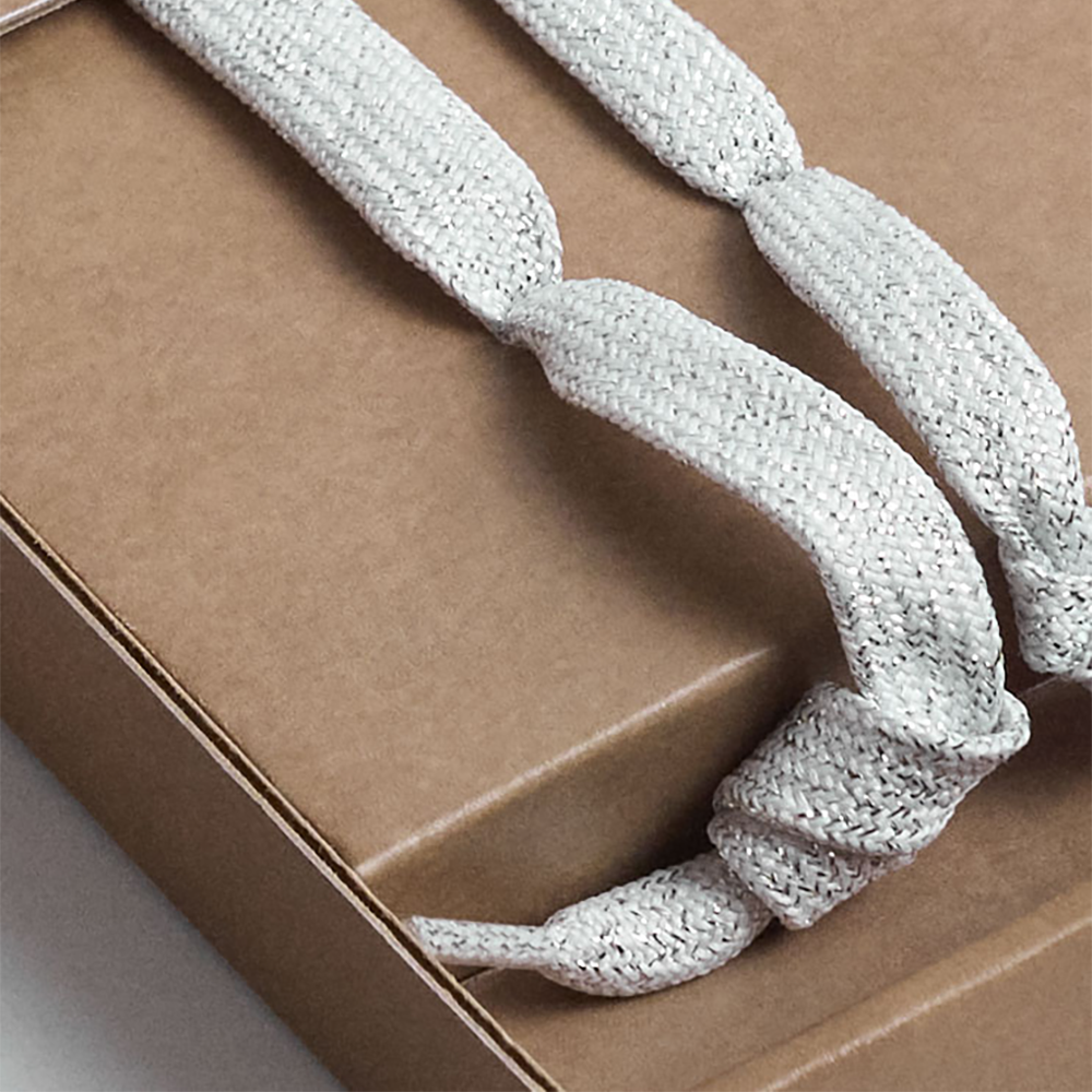 dada. White Silver Laces
